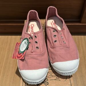 Cienta canvas slip on shoes- EU size 32